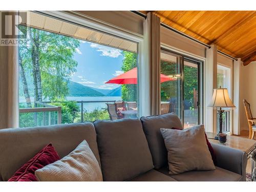 3918 Macgregor West  Road, Nelson, BC -  Photo Showing Living Room