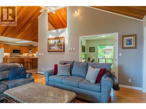 3918 Macgregor West  Road, Nelson, BC - Indoor Photo Showing Living Room