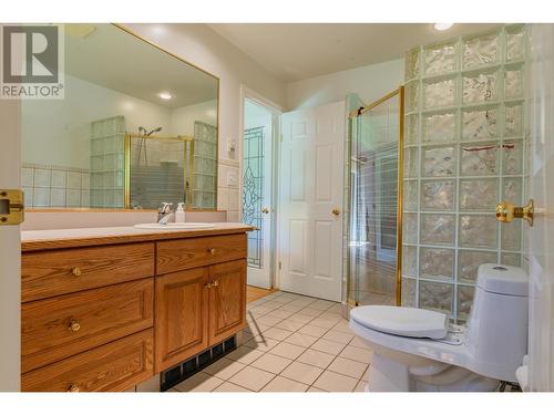 3918 Macgregor West  Road, Nelson, BC - Indoor Photo Showing Bathroom