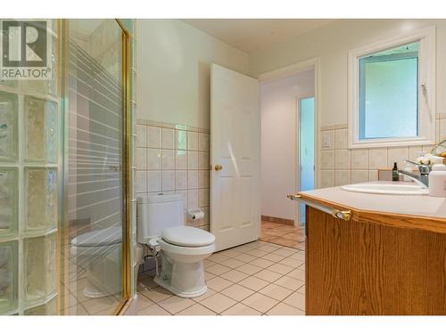 3918 Macgregor West  Road, Nelson, BC - Indoor Photo Showing Bathroom