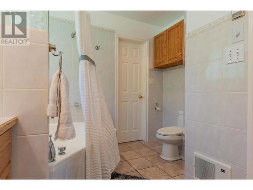 3918 Macgregor West  Road, Nelson, BC - Indoor Photo Showing Bathroom