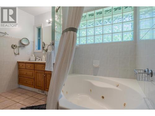 3918 Macgregor West  Road, Nelson, BC - Indoor Photo Showing Bathroom