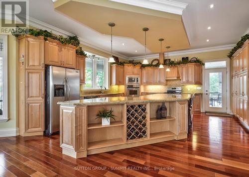 5431 Appleby Line, Burlington, ON - Indoor Photo Showing Kitchen With Upgraded Kitchen