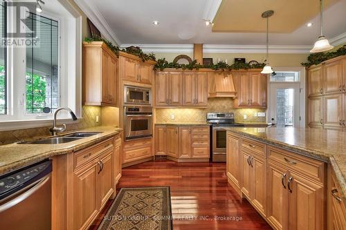 5431 Appleby Line, Burlington, ON - Indoor Photo Showing Kitchen With Double Sink