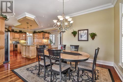 5431 Appleby Line, Burlington, ON - Indoor Photo Showing Dining Room