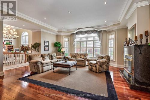 5431 Appleby Line, Burlington, ON - Indoor Photo Showing Living Room