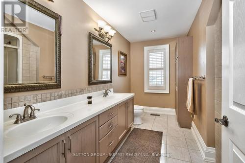 5431 Appleby Line, Burlington, ON - Indoor Photo Showing Bathroom