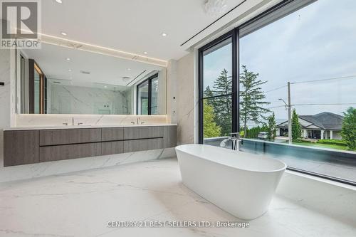 121 Cumberland Drive, Mississauga, ON - Indoor Photo Showing Bathroom