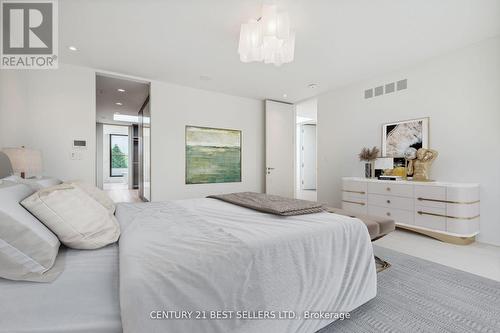 121 Cumberland Drive, Mississauga, ON - Indoor Photo Showing Bedroom