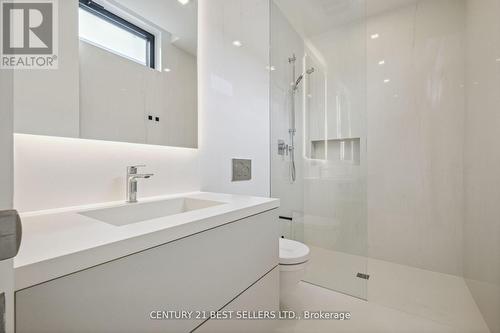 121 Cumberland Drive, Mississauga, ON - Indoor Photo Showing Bathroom