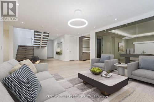 121 Cumberland Drive, Mississauga (Port Credit), ON - Indoor Photo Showing Living Room