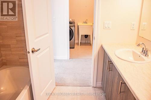 643 Lemay Grove, Peterborough (Northcrest), ON - Indoor Photo Showing Bathroom