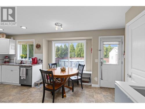 384 Klassen Road, Kelowna, BC - Indoor