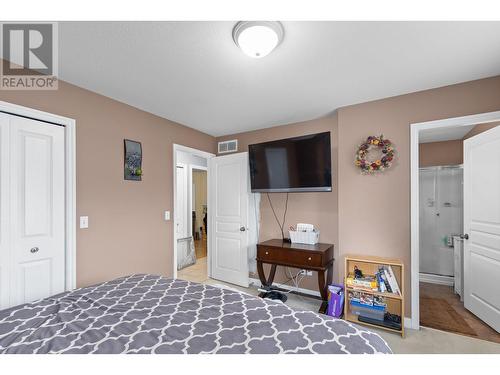 384 Klassen Road, Kelowna, BC - Indoor Photo Showing Bedroom