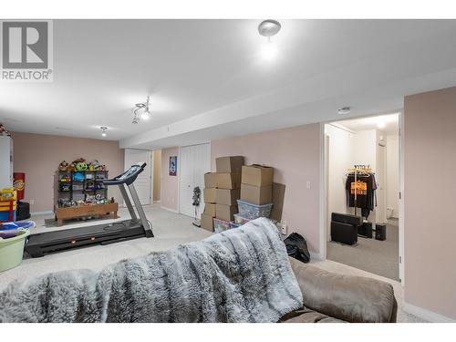 384 Klassen Road, Kelowna, BC - Indoor