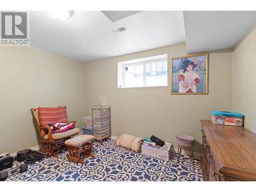 384 Klassen Road, Kelowna, BC - Indoor Photo Showing Bedroom