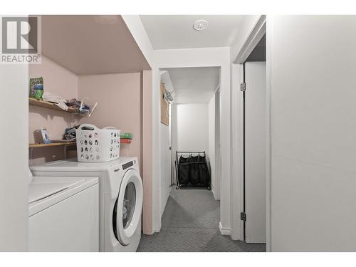 384 Klassen Road, Kelowna, BC - Indoor Photo Showing Laundry Room