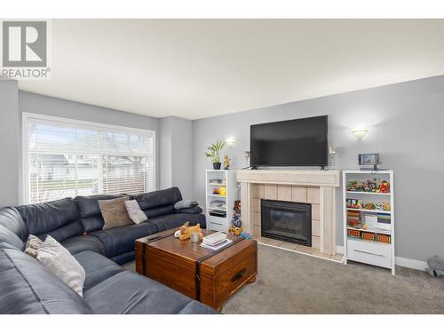 384 Klassen Road, Kelowna, BC - Indoor Photo Showing Living Room With Fireplace