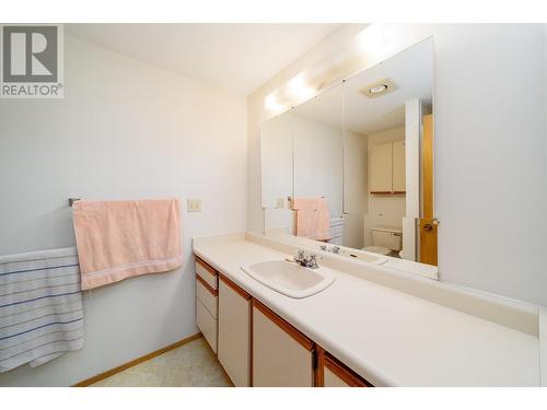 1055 Glenwood Avenue Unit# 101, Kelowna, BC - Indoor Photo Showing Bathroom