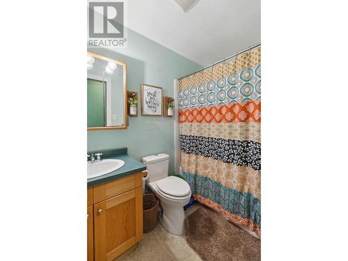 2828 Dumont  Crescent, Castlegar, BC - Indoor Photo Showing Bathroom