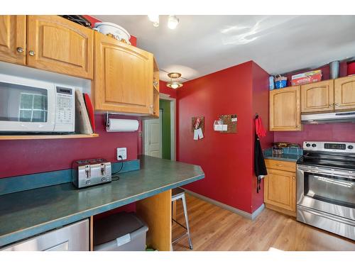 2828 Dumont Crescent, Castlegar, BC - Indoor Photo Showing Kitchen