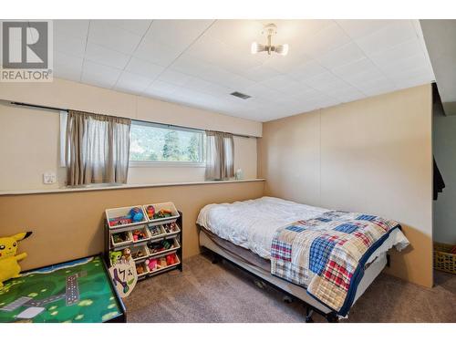 2828 Dumont  Crescent, Castlegar, BC - Indoor Photo Showing Bedroom