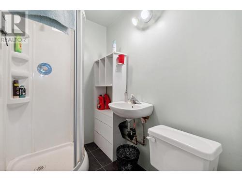 2828 Dumont  Crescent, Castlegar, BC - Indoor Photo Showing Bathroom