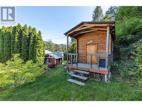 2828 Dumont  Crescent, Castlegar, BC - Outdoor With Deck Patio Veranda