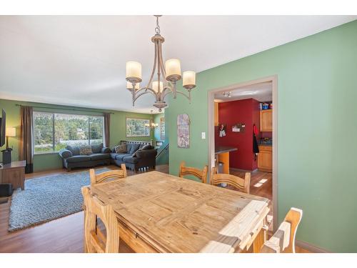 2828 Dumont Crescent, Castlegar, BC - Indoor Photo Showing Dining Room