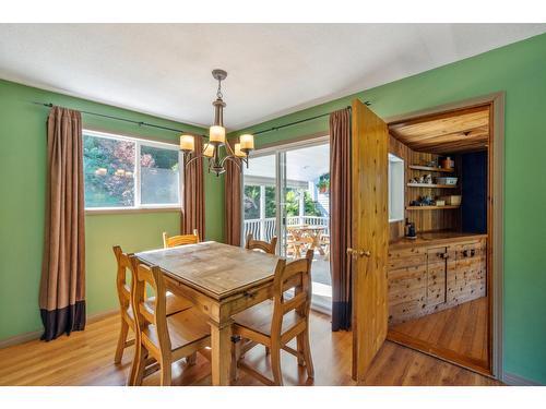 2828 Dumont Crescent, Castlegar, BC - Indoor Photo Showing Dining Room