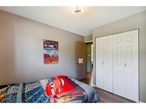 2828 Dumont Crescent, Castlegar, BC - Indoor Photo Showing Bedroom