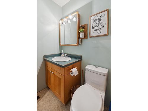 2828 Dumont Crescent, Castlegar, BC - Indoor Photo Showing Bathroom