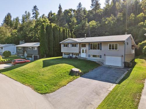 2828 Dumont Crescent, Castlegar, BC - Outdoor With Facade