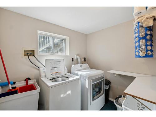 2828 Dumont Crescent, Castlegar, BC - Indoor Photo Showing Laundry Room