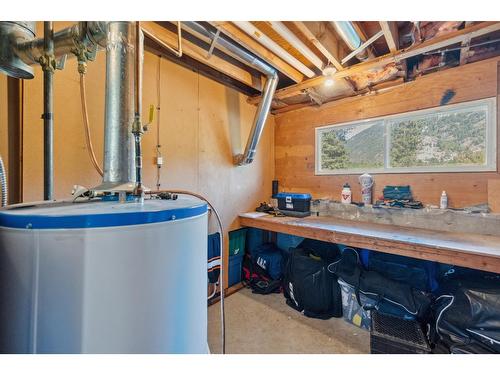 2828 Dumont Crescent, Castlegar, BC - Indoor Photo Showing Basement