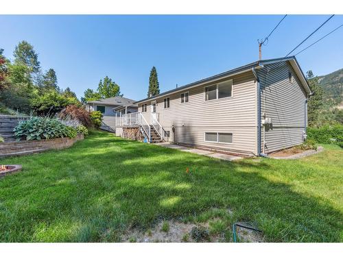 2828 Dumont Crescent, Castlegar, BC - Outdoor With Exterior