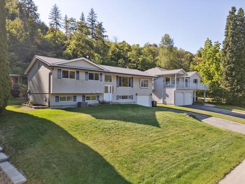 2828 Dumont Crescent, Castlegar, BC - Outdoor With Facade