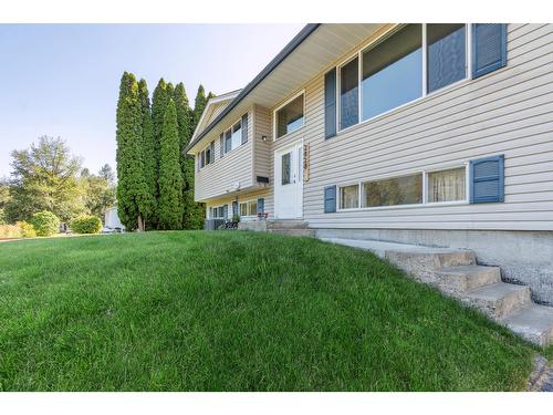 2828 Dumont Crescent, Castlegar, BC - Outdoor