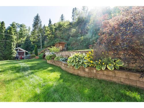 2828 Dumont Crescent, Castlegar, BC - Outdoor With Backyard