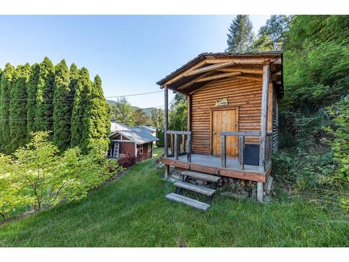 2828 Dumont Crescent, Castlegar, BC - Outdoor