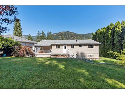 2828 Dumont Crescent, Castlegar, BC - Outdoor With Deck Patio Veranda