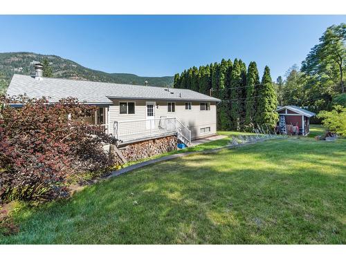 2828 Dumont Crescent, Castlegar, BC - Outdoor