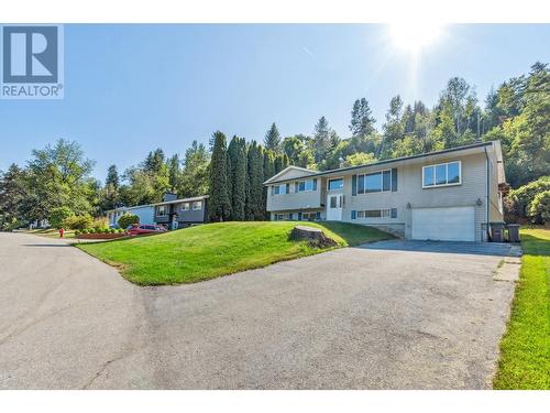 2828 Dumont  Crescent, Castlegar, BC - Outdoor With Facade