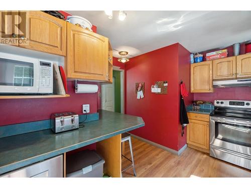 2828 Dumont  Crescent, Castlegar, BC - Indoor Photo Showing Kitchen