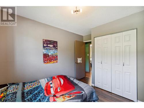 2828 Dumont  Crescent, Castlegar, BC - Indoor Photo Showing Bedroom