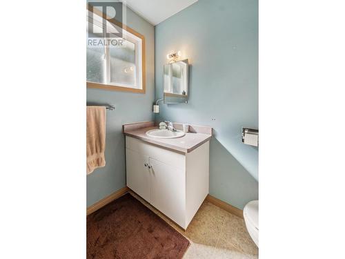 2828 Dumont  Crescent, Castlegar, BC - Indoor Photo Showing Bathroom