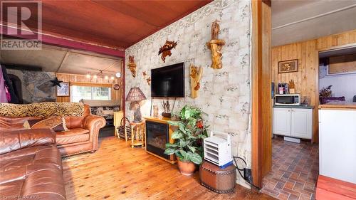 A great flow for entertaining! - 615 Stokes Bay Rd, North Bruce Peninsula, ON - Indoor