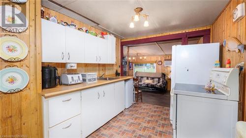 Meal time will be a breeze! - 615 Stokes Bay Rd, North Bruce Peninsula, ON - Indoor Photo Showing Kitchen