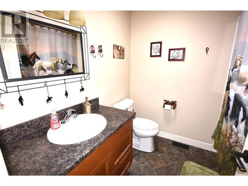 494 Kingfisher Avenue, Vernon, BC - Indoor Photo Showing Bathroom