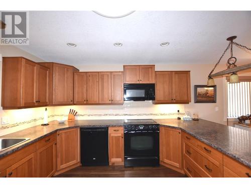 494 Kingfisher Avenue, Vernon, BC - Indoor Photo Showing Kitchen